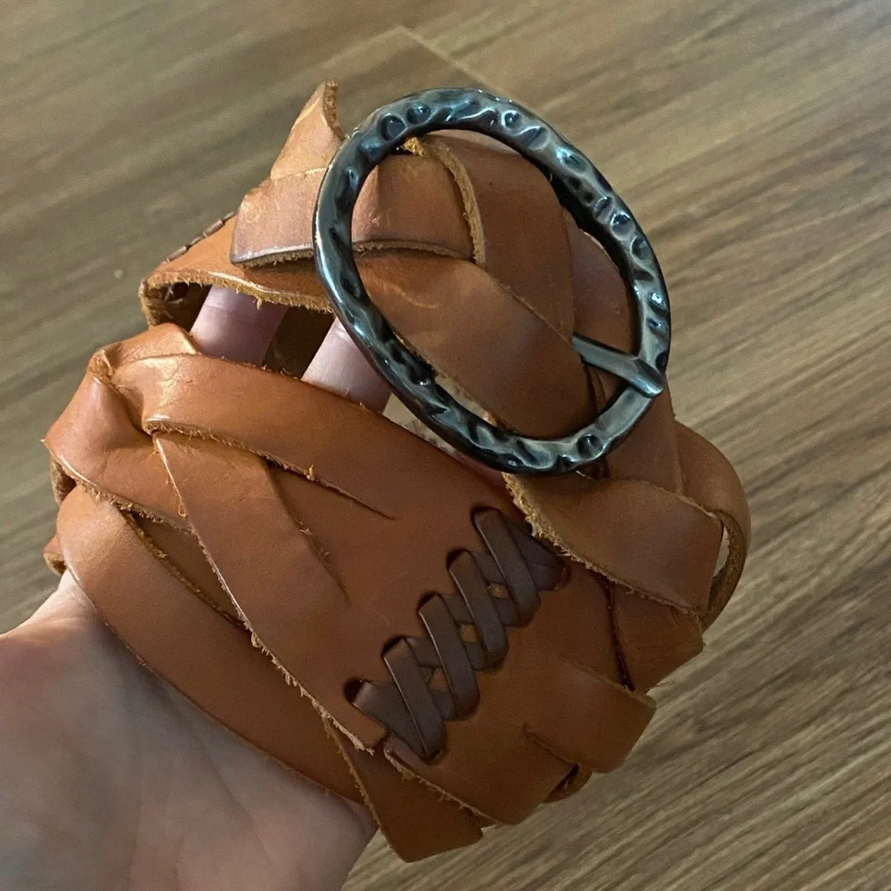 Vintage Womens Braided Brown Tan Leather Belt Small Silver Buckle Boho hippie